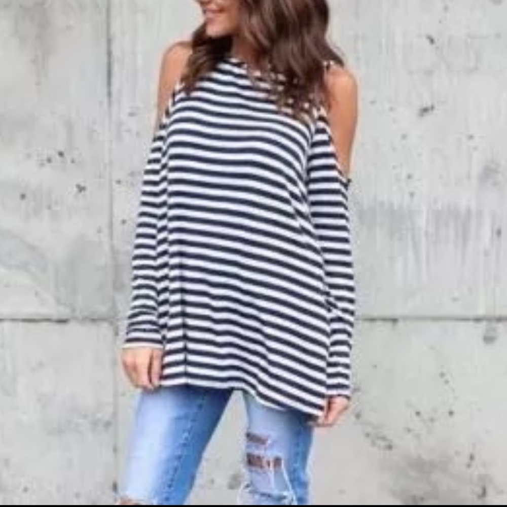 100% Cotton! Unique Open Shoulder Striped top - Picture 3 of 5